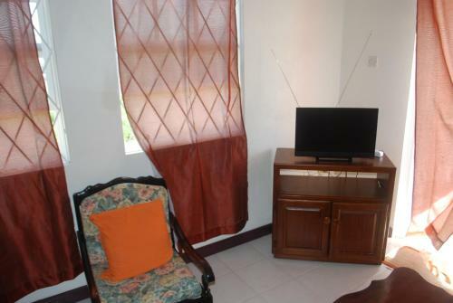 Peaceful Caribbean Airport Apartment