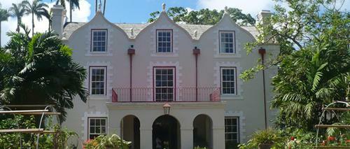 Albertiville Apartments & Bar
