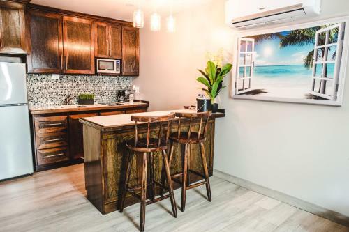 Barefoot Caye Caulker Hotel
