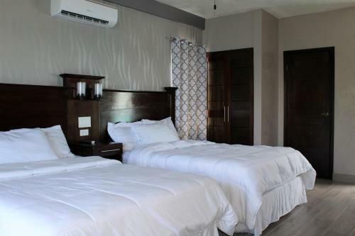 Barefoot Caye Caulker Hotel