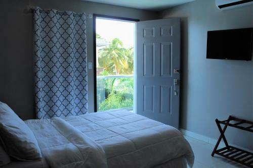 Barefoot Caye Caulker Hotel