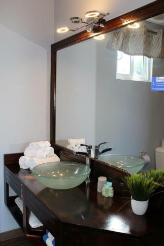 Barefoot Caye Caulker Hotel