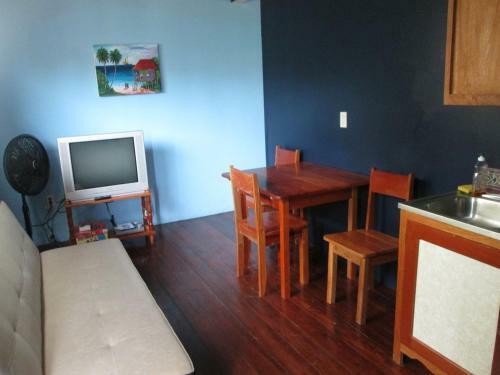 Axios Sun Apartments Caye Caulker