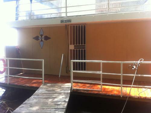 Delta Belle Houseboat