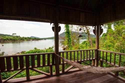 Albergue Mad Monkey Koh Rong Samloem