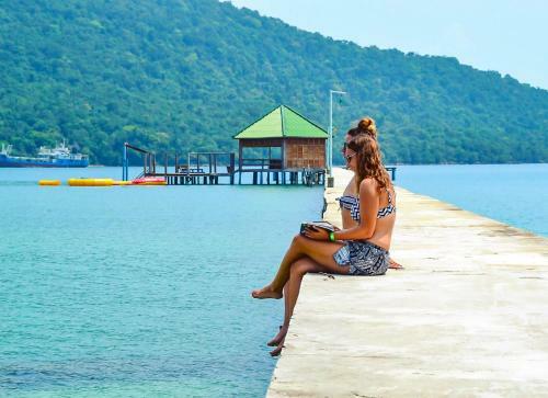 Albergue Mad Monkey Koh Rong Samloem