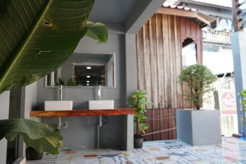 Hostal White Rose Guesthouse
