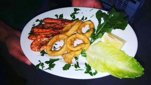 Hostal Paradise Beachfront Mini Boutique And Restaurant
