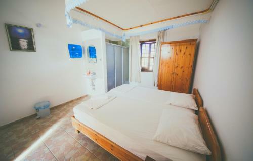 Hostal Oasis Beachfront Guest Rooms And Restaurant