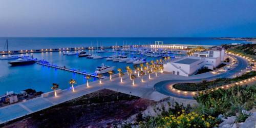 Hostal Oasis Beachfront Guest Rooms And Restaurant