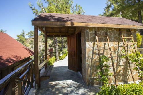 Ricky Chalet Near Troodos
