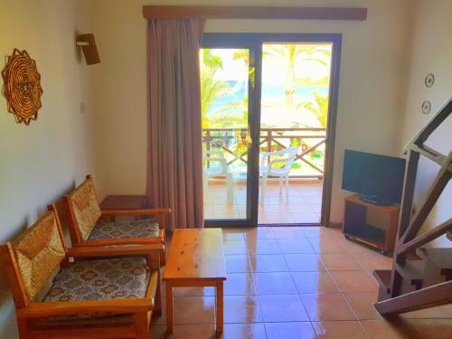 Hotel Topset Beachfront Resort