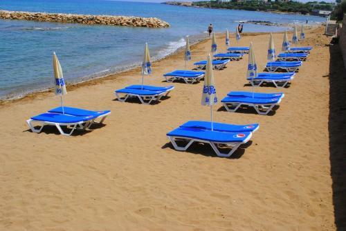 Hotel Topset Beachfront Resort
