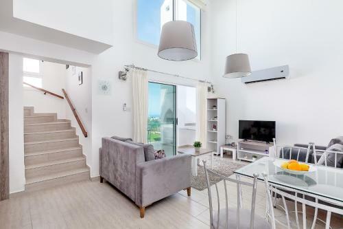 Seaview Selvi Village Apt