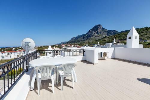 Seaview Selvi Village Apt