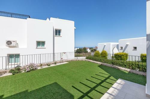 Seaview Selvi Village Apt