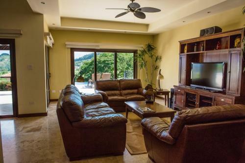 Ocean View Home Ro003