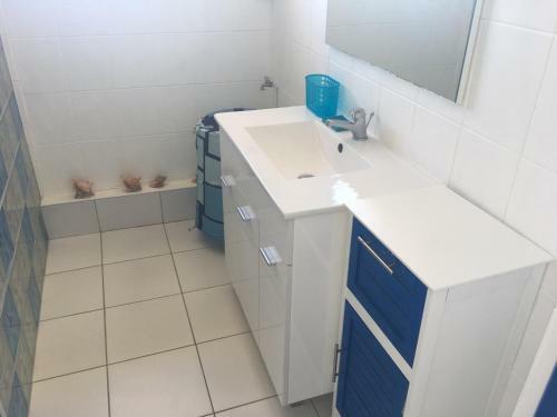 Maison Bord De Mer � St Pierre