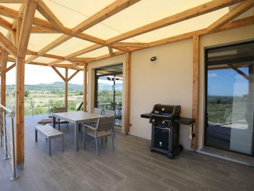 Spacious Villa With Swimming Pool In Vagnas