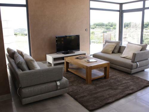 Spacious Villa With Swimming Pool In Vagnas