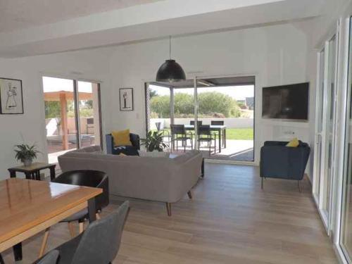 Superbe Villa Neuve Avec Jacuzzi, Sur Jardin Clos