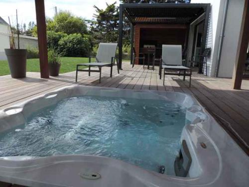 Superbe Villa Neuve Avec Jacuzzi, Sur Jardin Clos