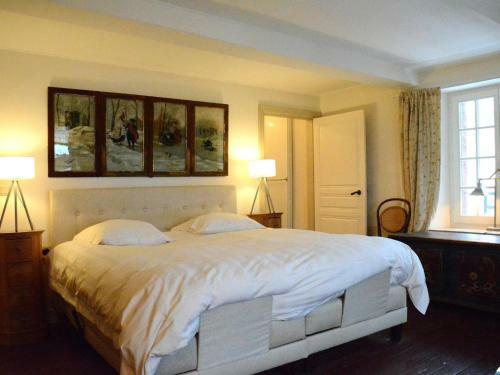 Authentic Holiday Home Located In Bievre With Jacuzzi