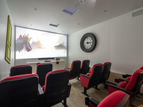 Luxurious Farmhouse Near Forest In Anhee