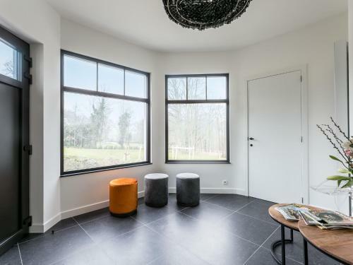 Beautiful Mansion In Kluisbergen With Sauna