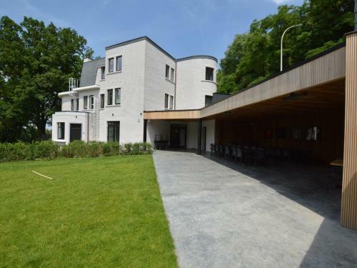 Beautiful Mansion In Kluisbergen With Sauna