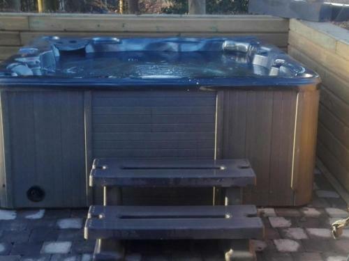 Cozy Holiday Home In Polleur With Jacuzzi