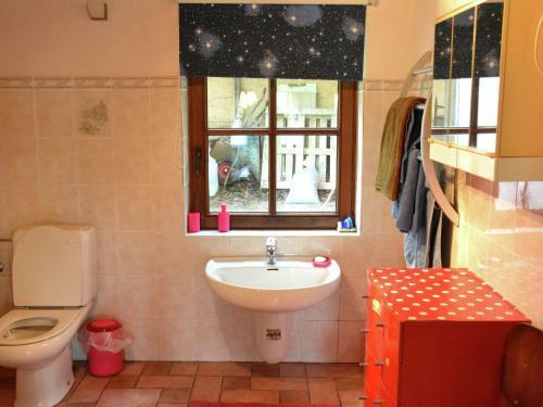 Quaint Chalet In Hannut With A Pond