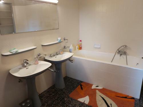 Bed & Breakfast Ch�teau Lambert Near Airport