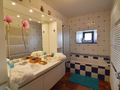 Charming Holiday Home In Ohey Near Forest