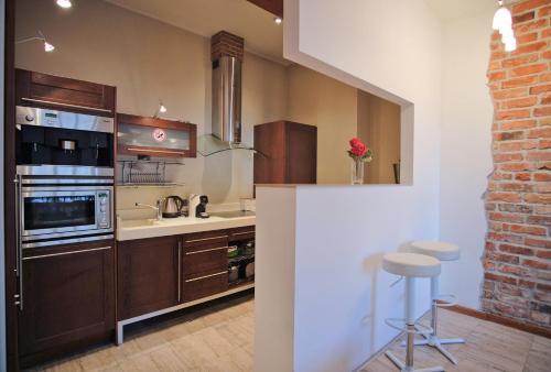 Amazing Town Hall Square View Apartment With Jacuzzi