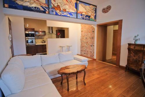 Amazing Town Hall Square View Apartment With Jacuzzi
