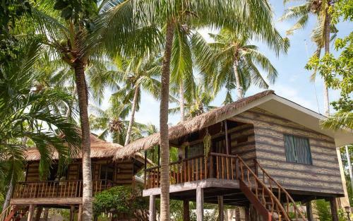 Hotel Polaris Beach And Dive Resort Inc