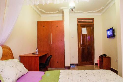 Tropical Suites Hotel