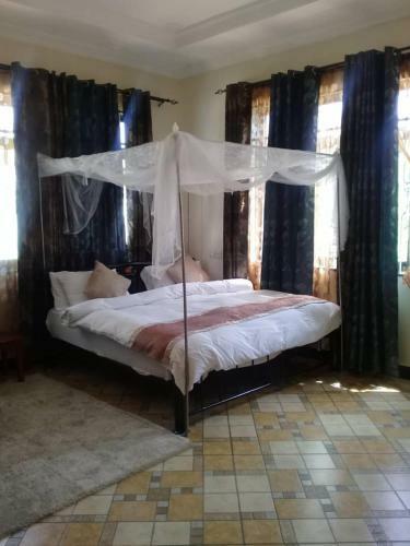 Bed & Breakfast Kisasa Home