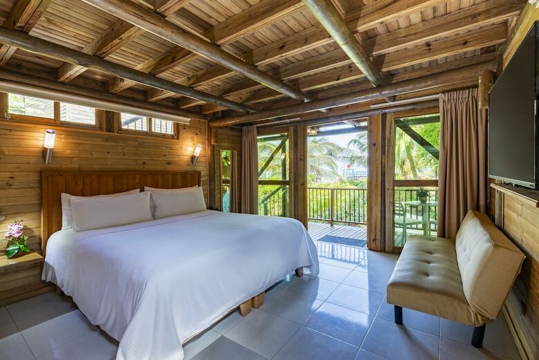 Isla Del Encanto Hotel & Spa