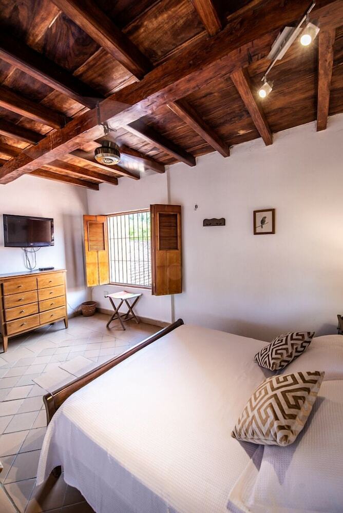 Hotel La Casa Amarilla