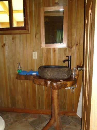 J And H Garden Cabinas