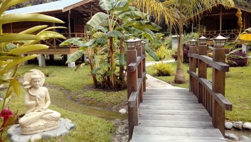 J And H Garden Cabinas