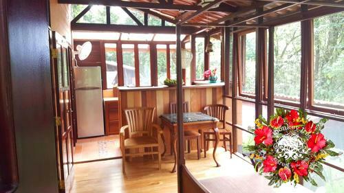 Monkey Tree Retreat By The Sea