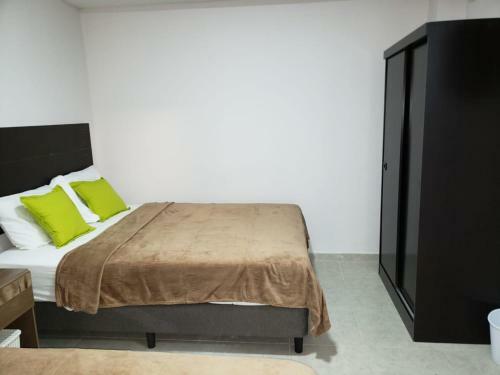 Hostal La Saloma Airport Lodge
