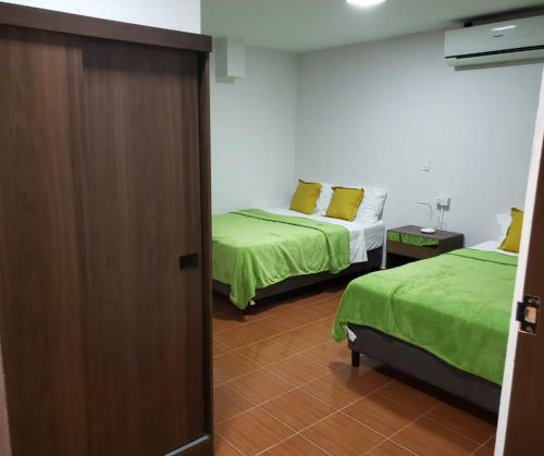Hostal La Saloma Airport Lodge