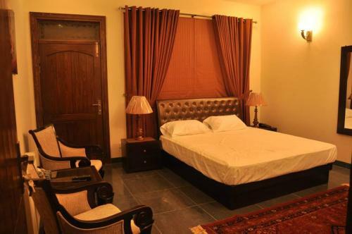 Reina Boutique Hotel