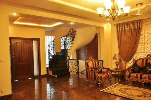 Reina Boutique Hotel
