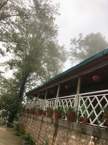 Lodge The Legacy - British Era Cottages