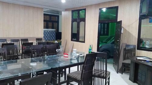 Hostal Rama Midway Guest House